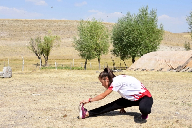 Altın madalya için Süphan Dağı eteklerinde antrenman yapıyor